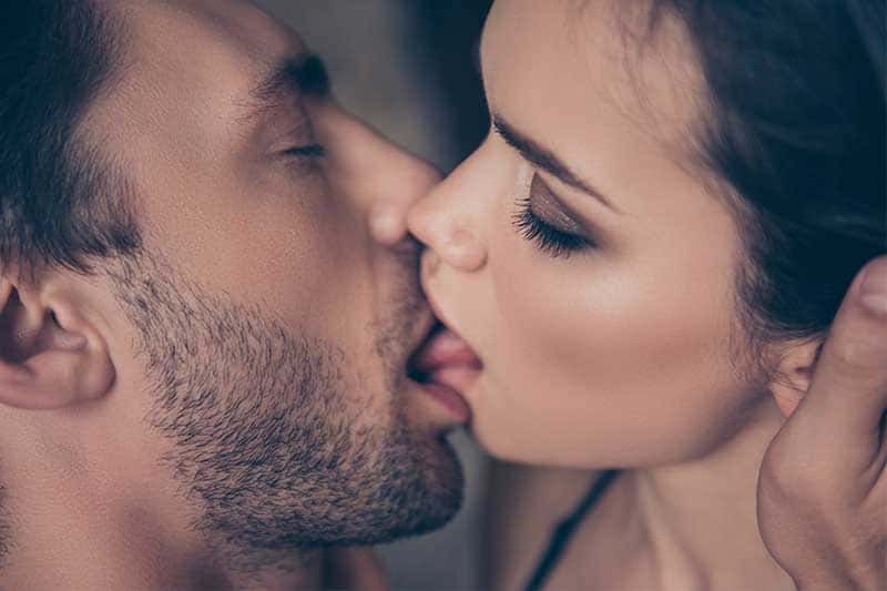 “F**k Me Now!” The Kiss “Trick” That Makes Her Want to Bang You!