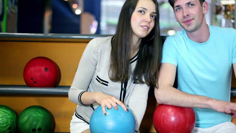 how to start talking to a girl bowling