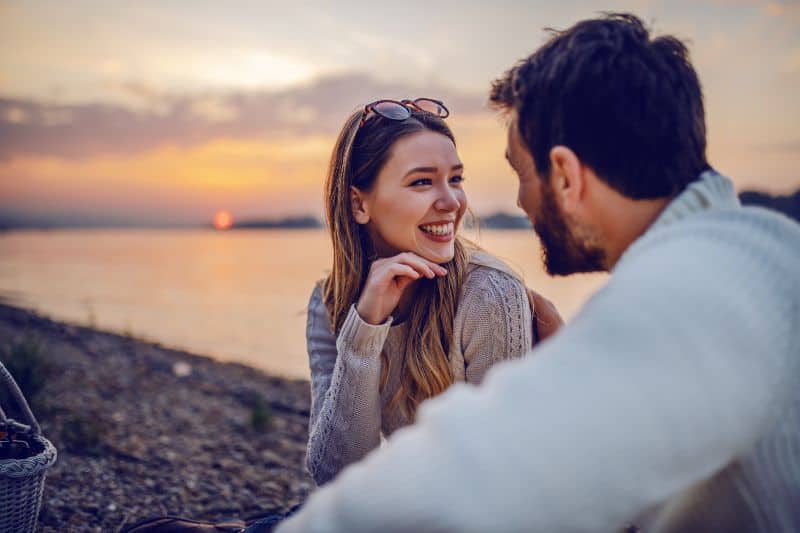New Study: This 5-Minute “Test” Reveals If She REALLY Likes You (Even If She Says She Doesn’t)