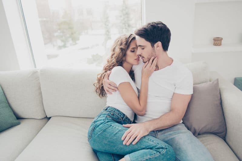 3 Counterintuitive Steps to Make Sex Happen FAST (Even If She Barely Knows You Or Seems “Cold”)