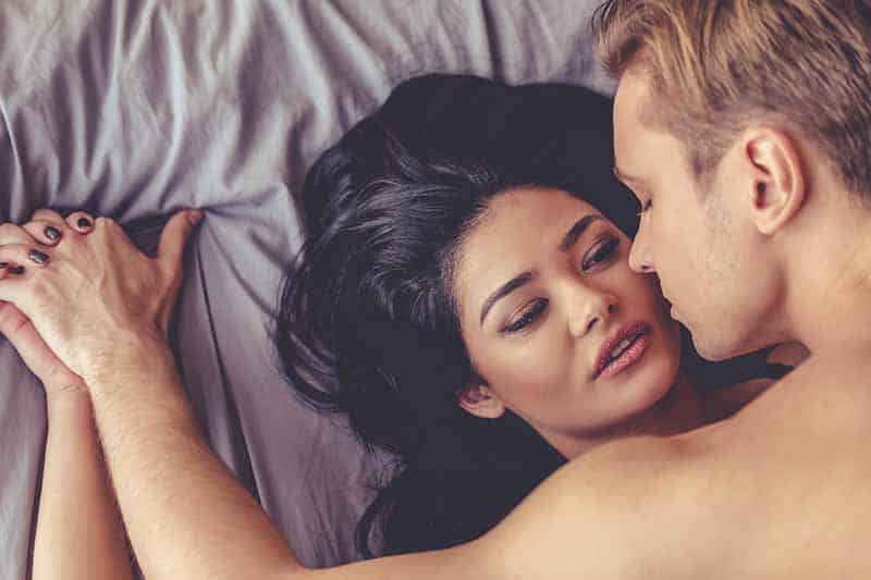 3 Ways to Get Her to Ditch Her Douche Boyfriend For YOU!