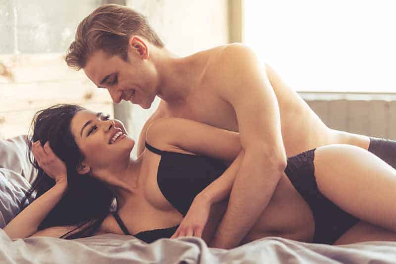 Using “Seductive Hypnosis” to Get ANY Woman into Bed…(Is This Unethical? You Decide!)